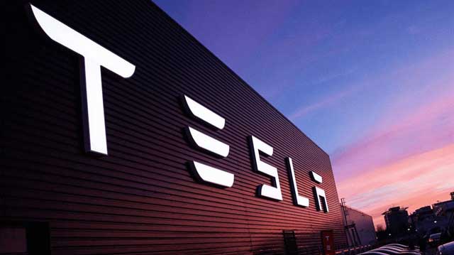 aria-label="Tesla"